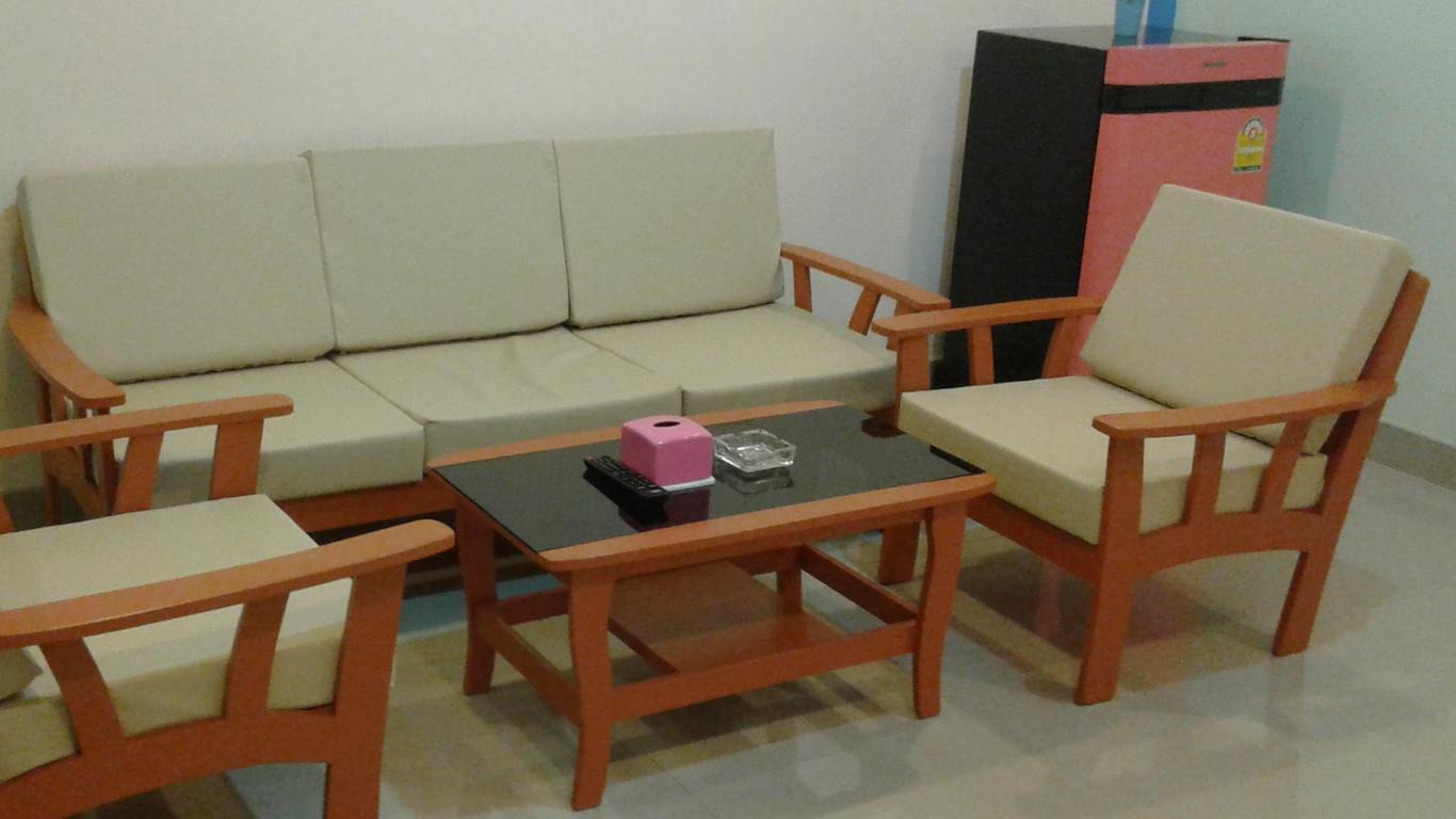 Tanaroj Guest House