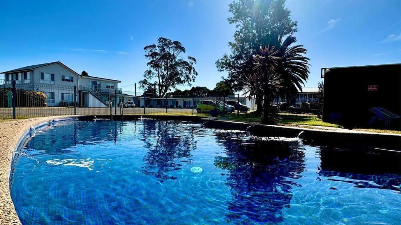 Hive Hotel, Moruya