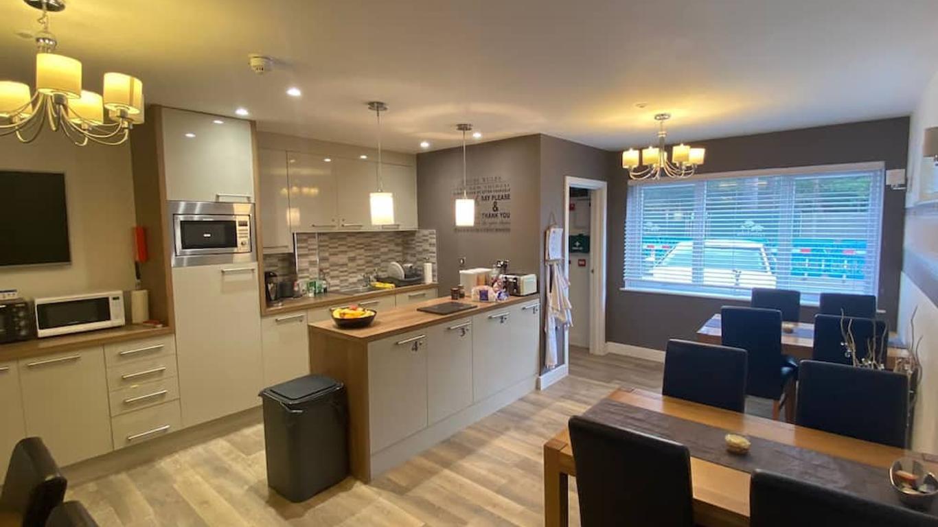 Deepcut Lodge Bed & Breakfast