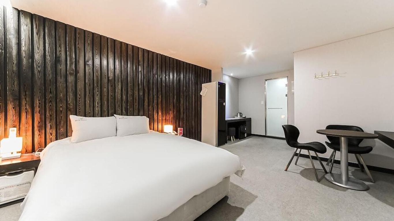 Busan Janglim Blue Moon Hotel
