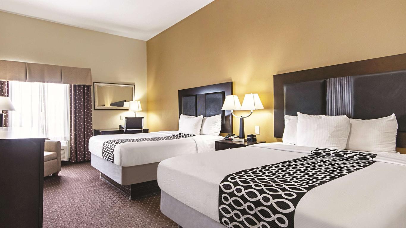 La Quinta Inn & Suites by Wyndham Houston New Caney