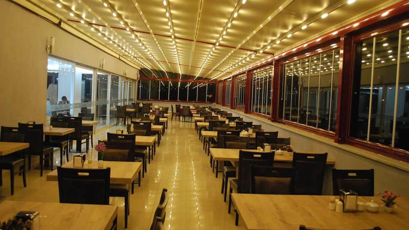 Umur Hotel