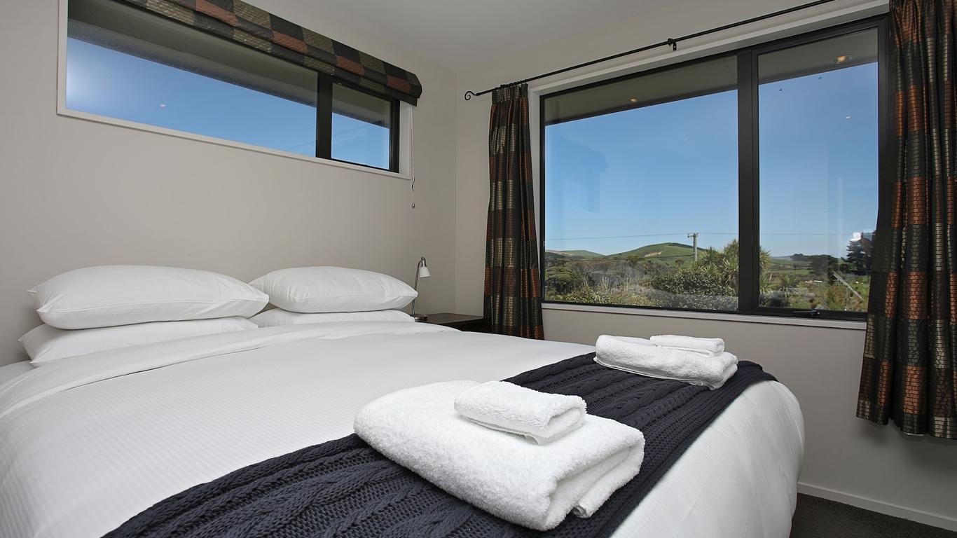 Curio Bay Salt House Motel