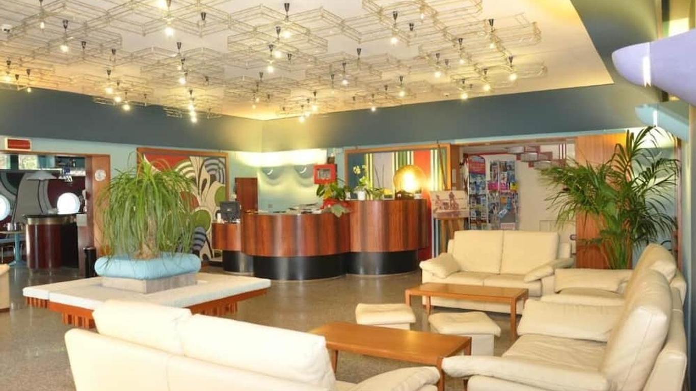Hotel Carol