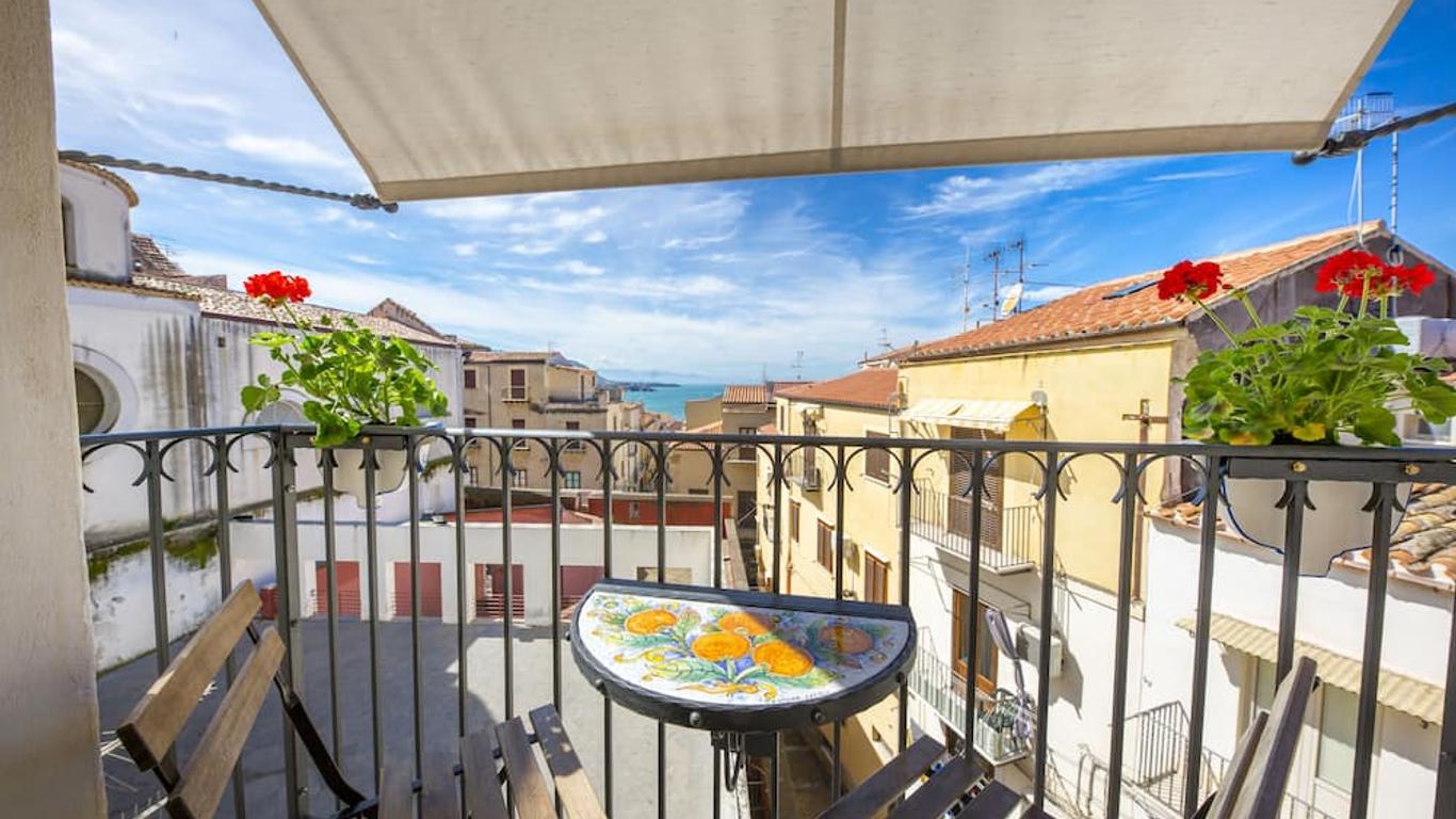 Cefalu in Blu