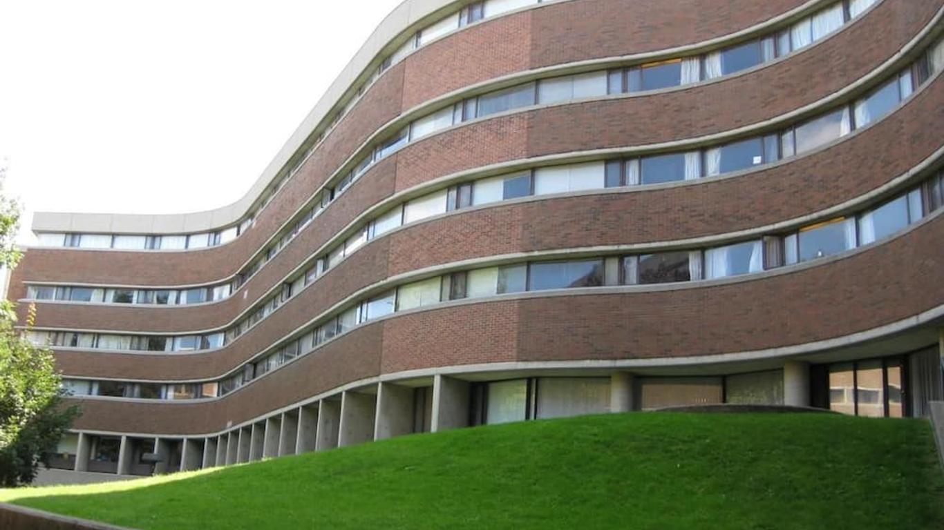 Backpacker College at University of Toronto - New College Residence - Willson Hall