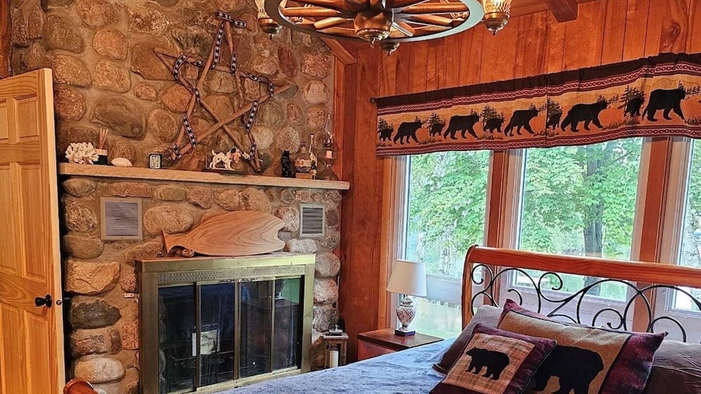 Butler's Bay Teal Lake 4 Bedroom Hotel Room by RedAwning