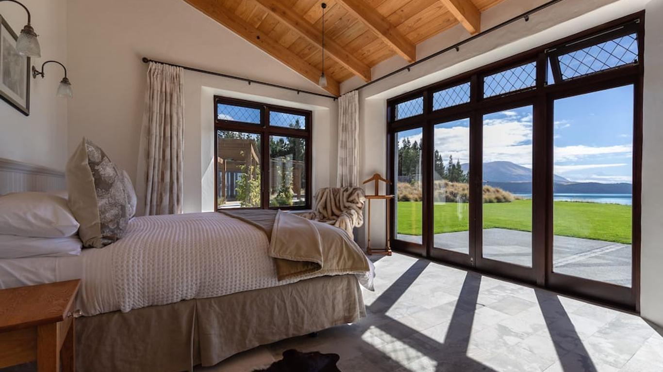 Mt Cook Lakeside Retreat