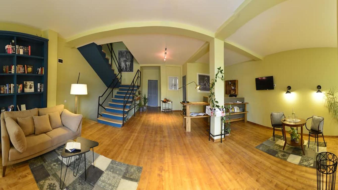 Hotel 27