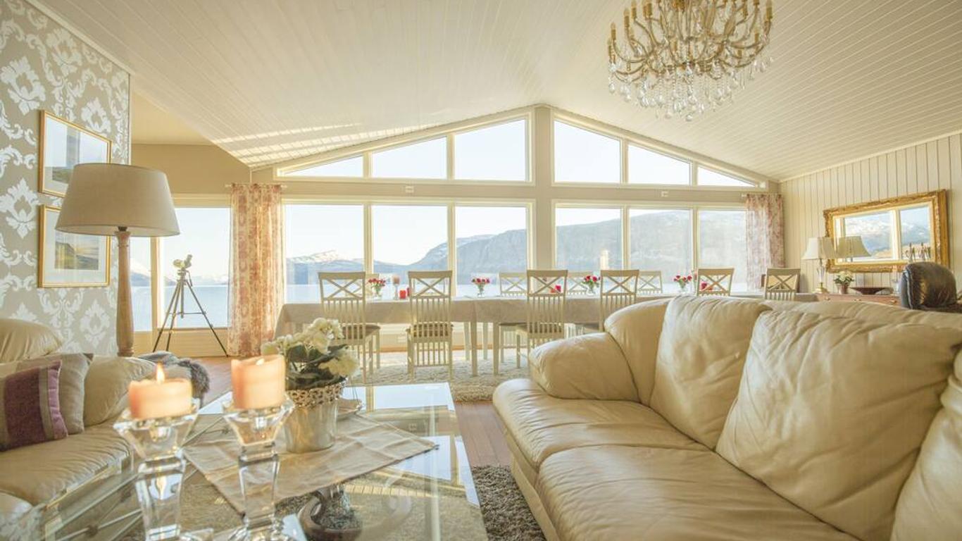 Arctic Panorama Lodge