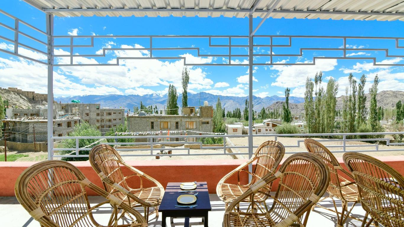 Raybo Hostel