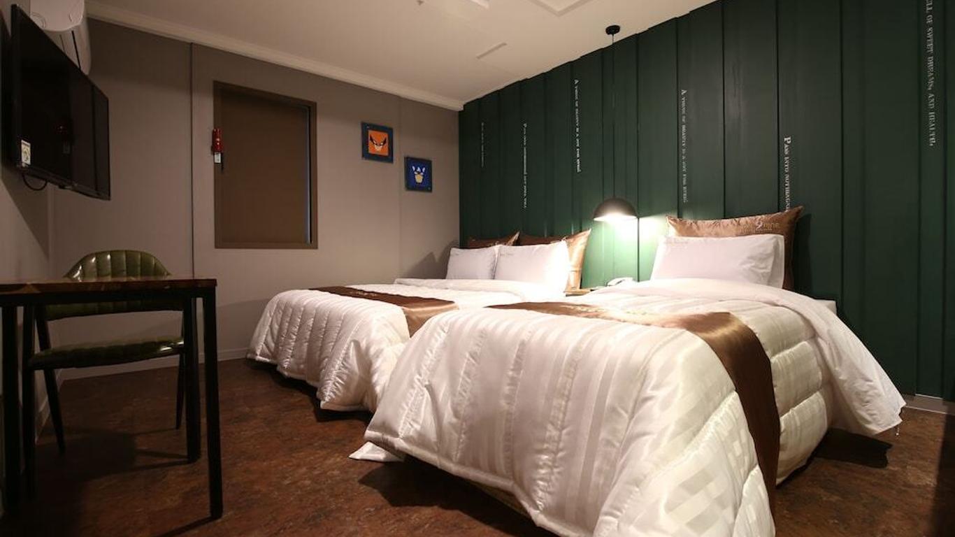 Hotel Nine