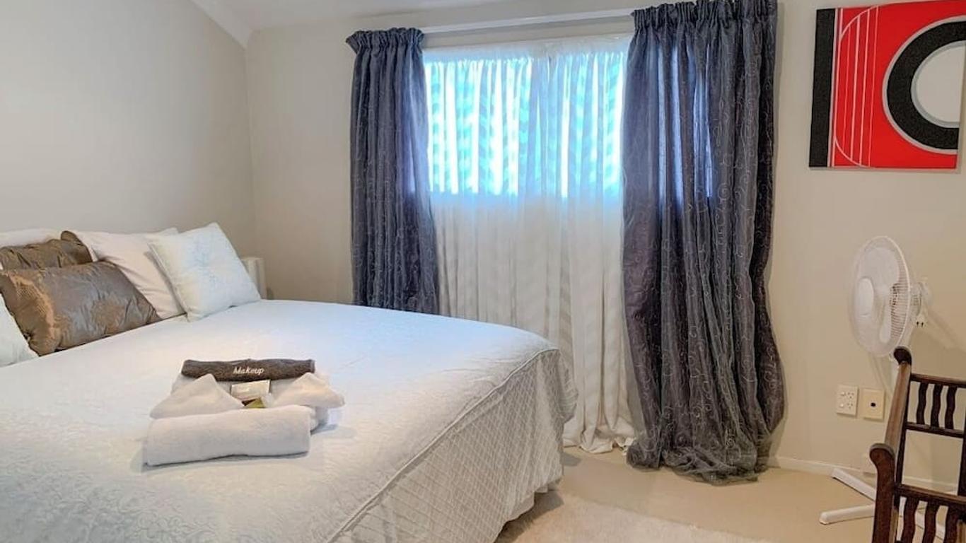 Howick Luxury Large Home