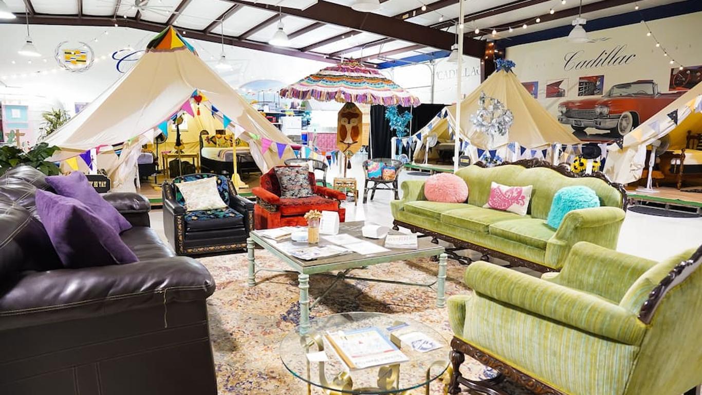 Lone Star Glamp Inn