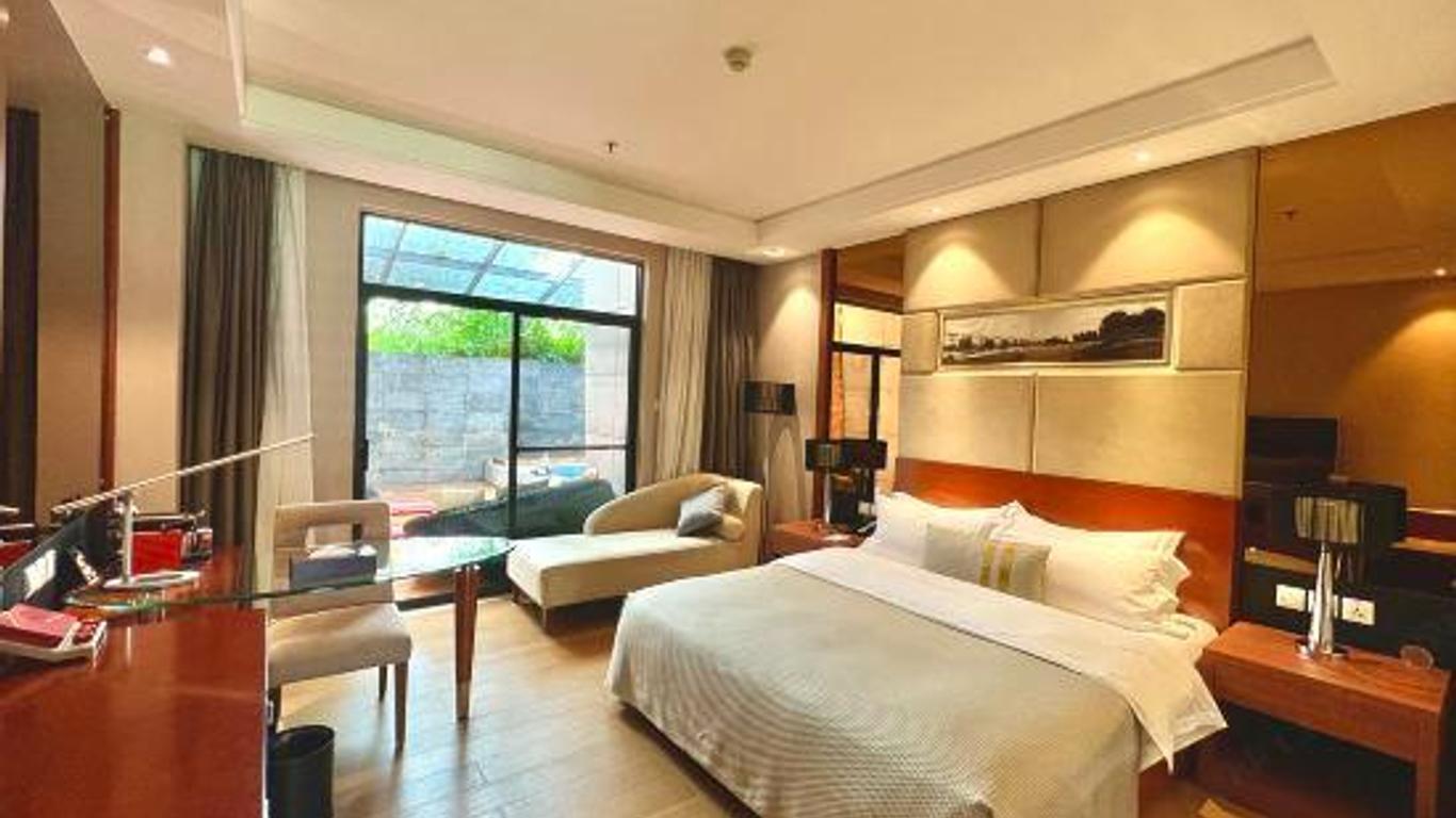 Lakeview Hotel