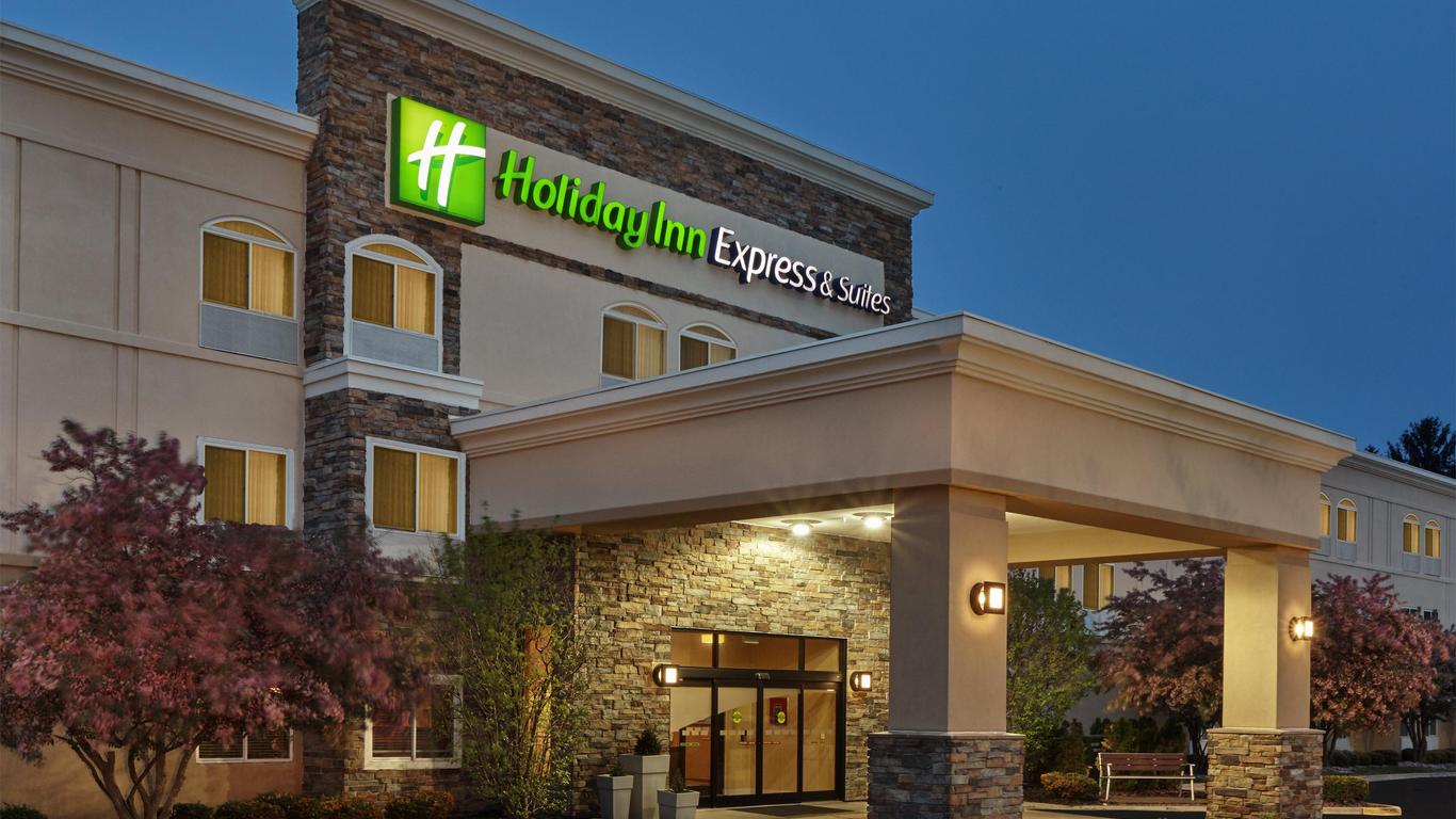 Holiday Inn Express & Suites Chicago-Libertyville