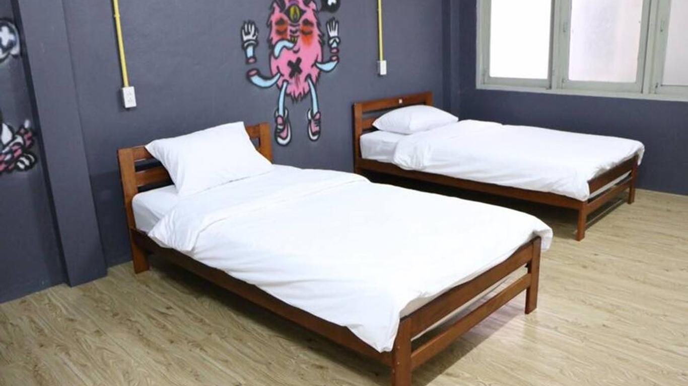 Norn Nung Len Cafe & Hostel