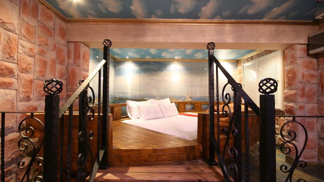 Hera Hotel