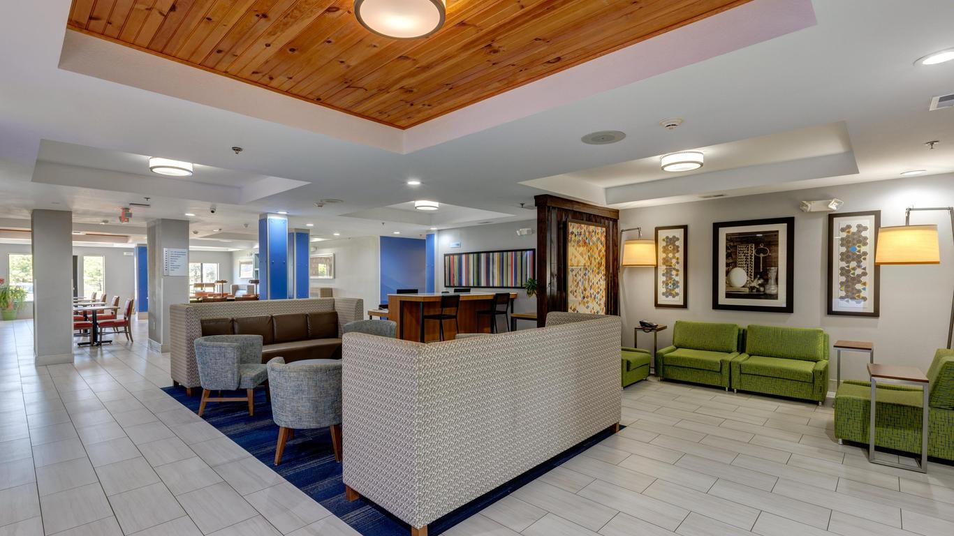 Holiday Inn Express & Suites Shelbyville Indianapolis