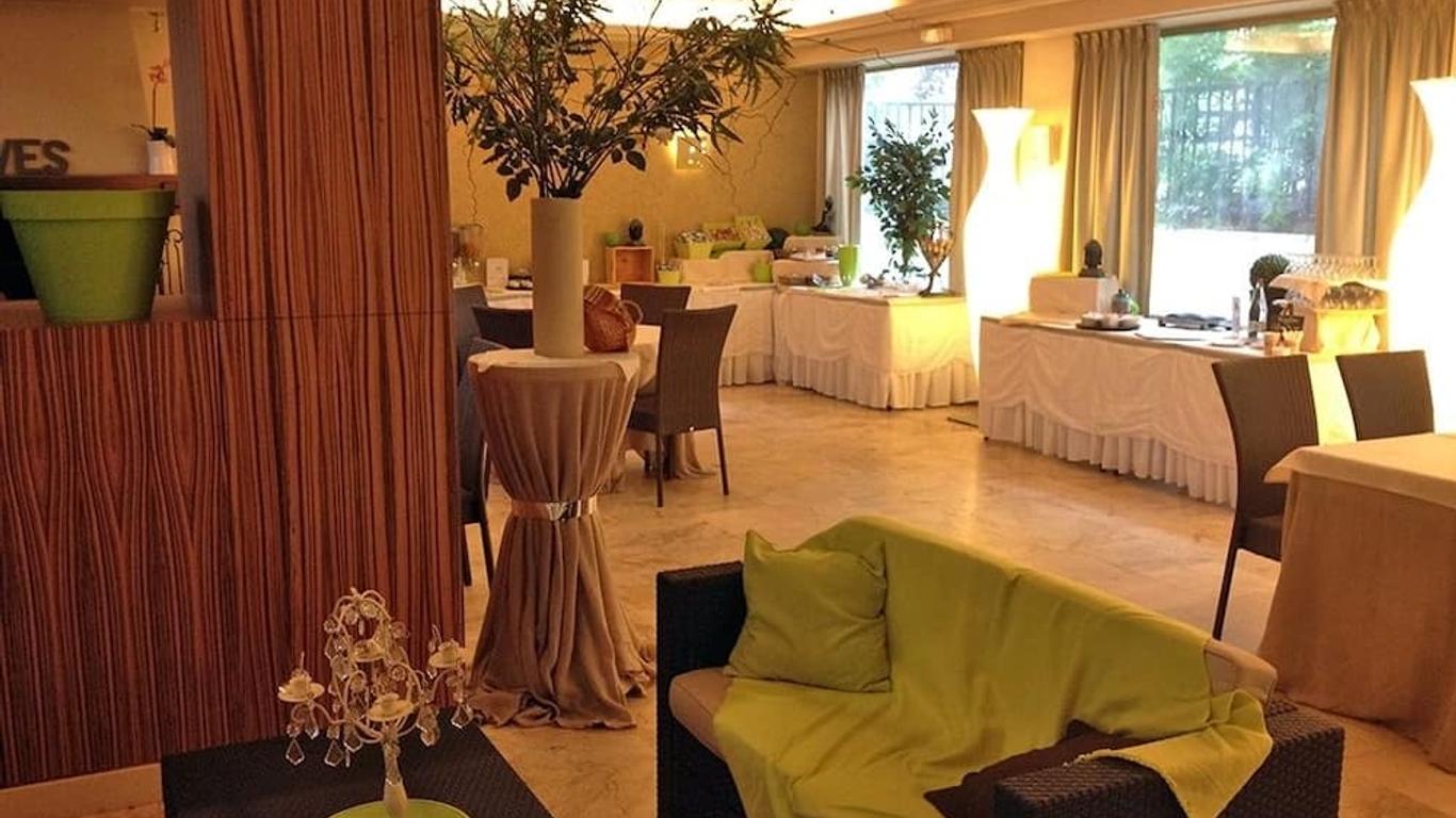 Inter-Hotel Au Pavillon Bleu