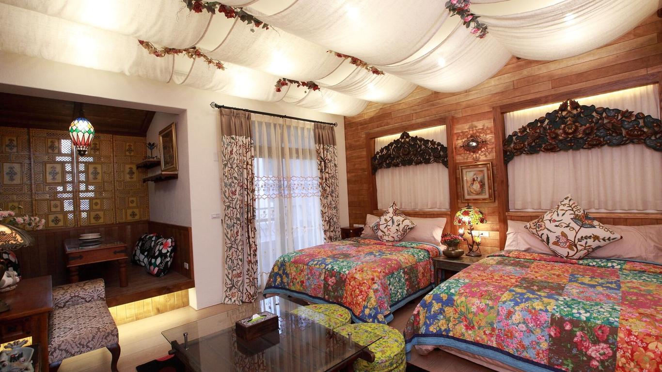 Bear Forest Retro B&b