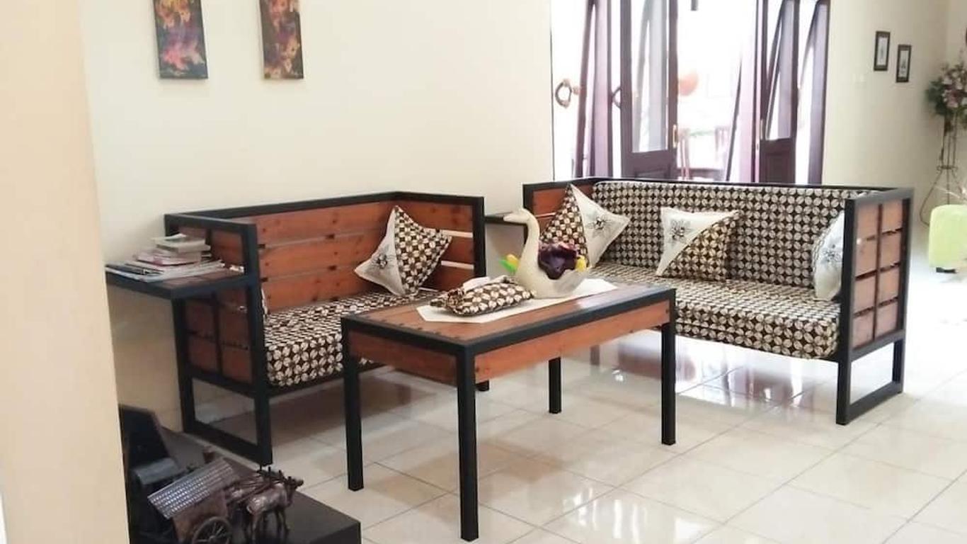 Roemah Canting Homestay