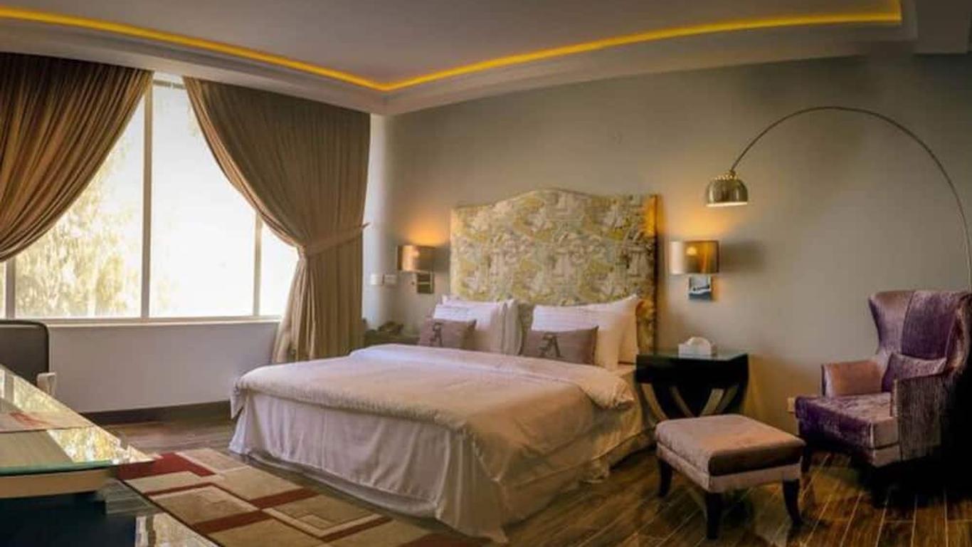 5th Avenue Hotel