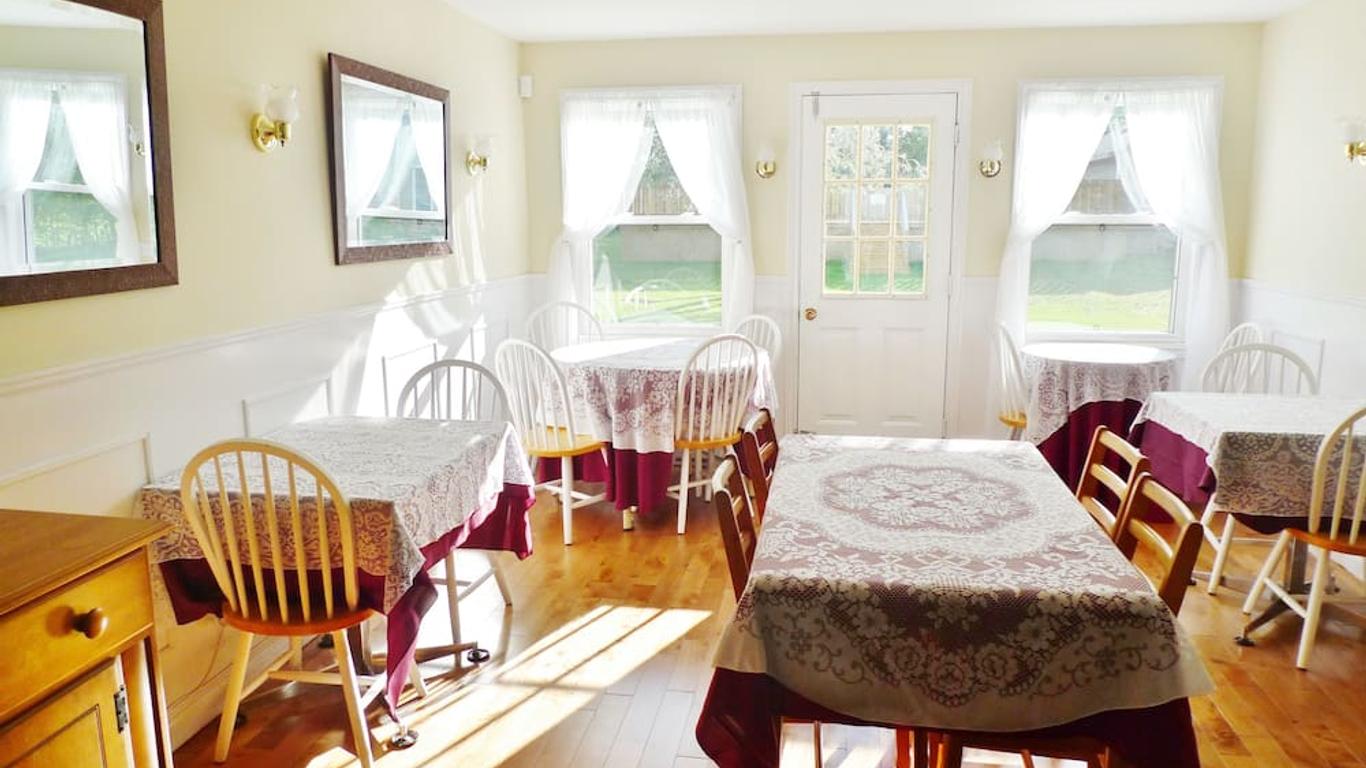 Cavendish Breeze Inn