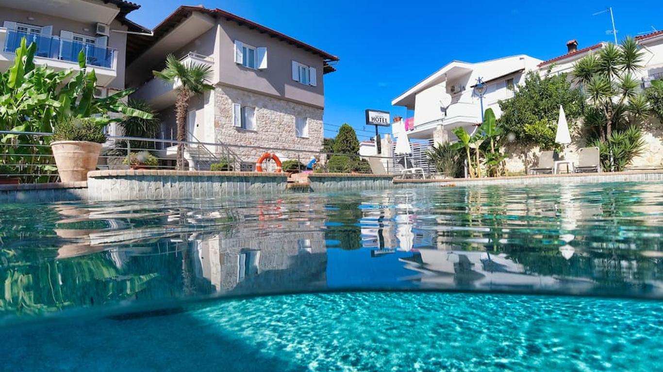 Sarantis Hotel