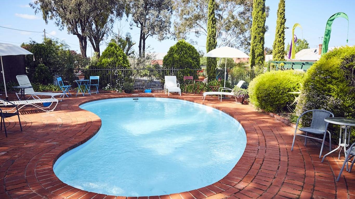 Bristol Hill Motor Inn