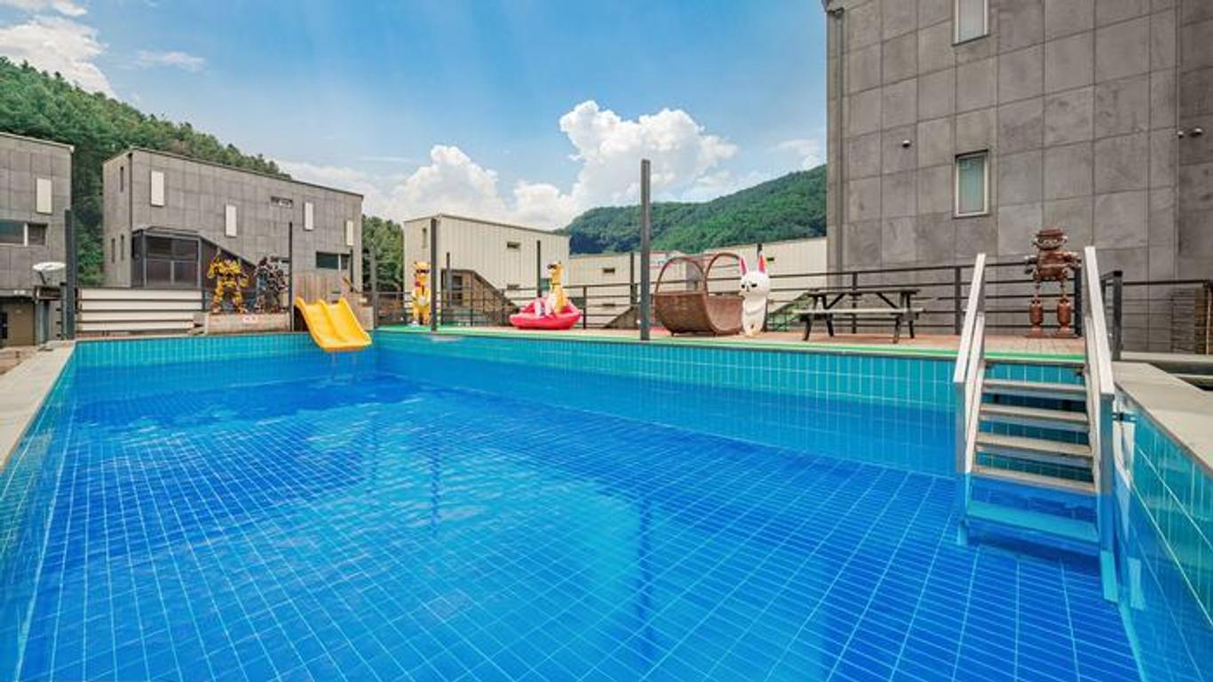 Ramu Kids Pool Villa Pension
