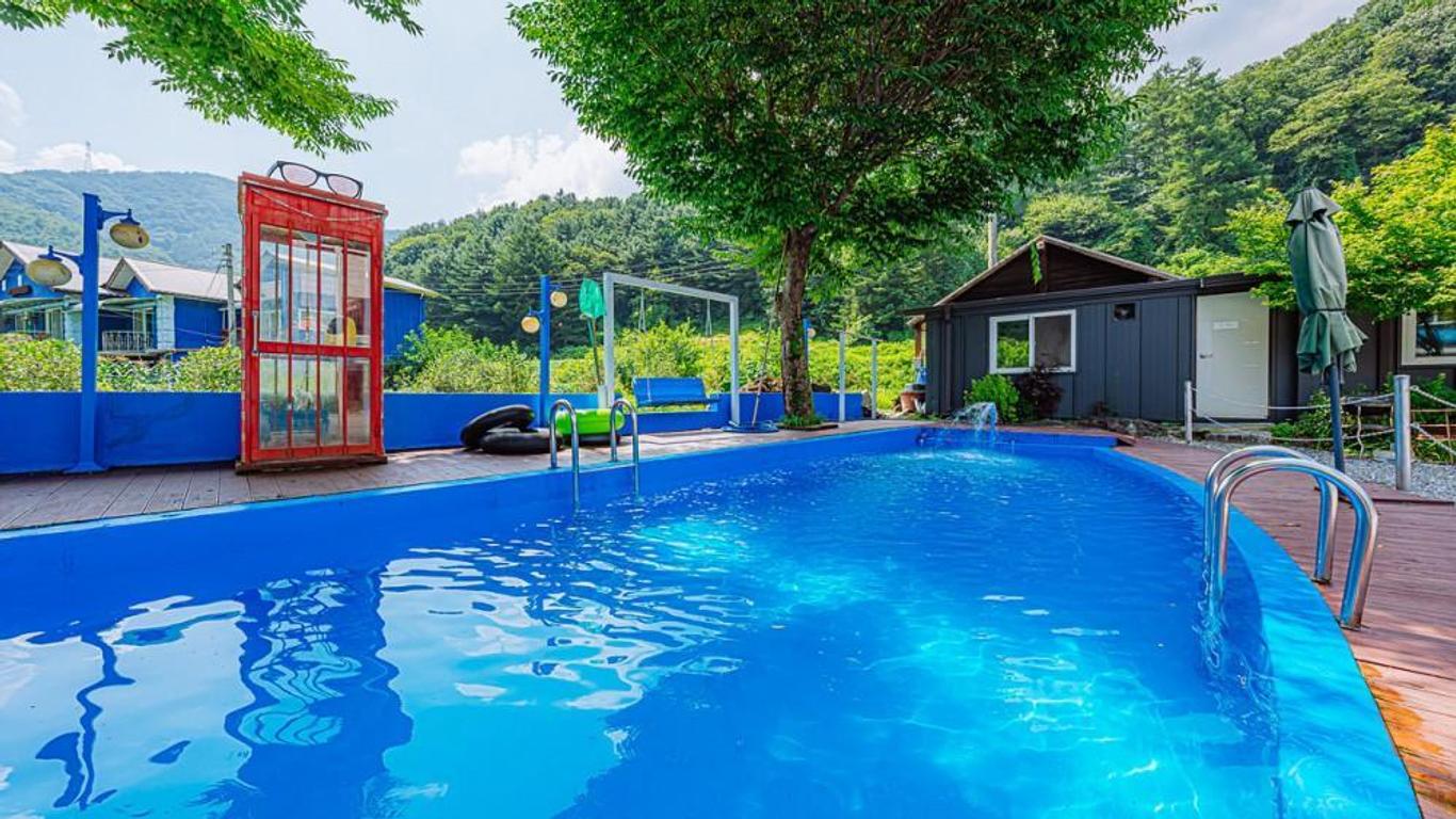 Mountain and water pension