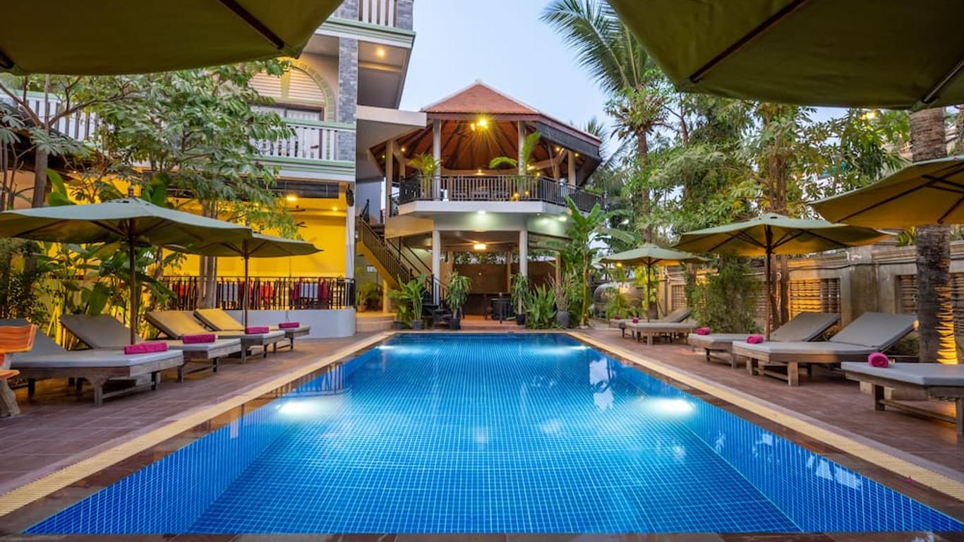 Reveal Courtyard in Reveal Angkor