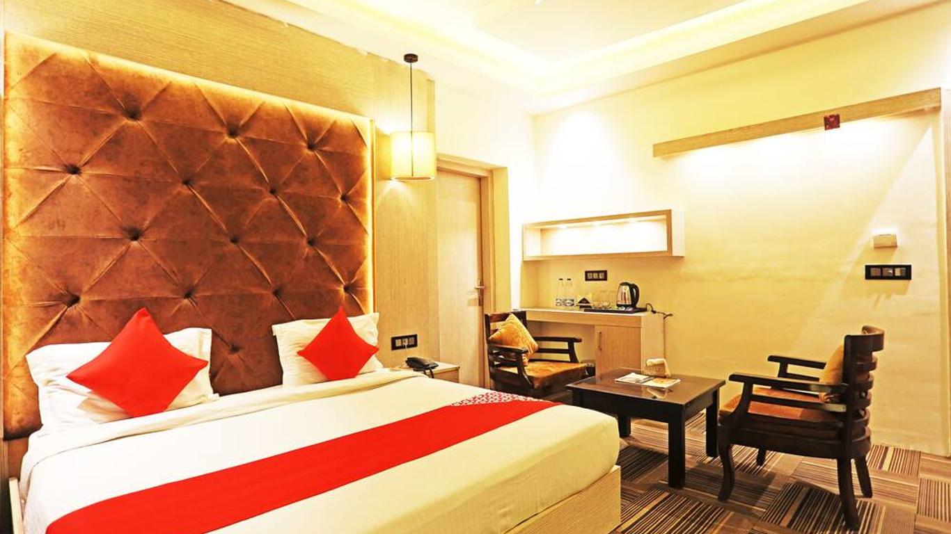 Capital O 8902 Hotel Ronald Inn