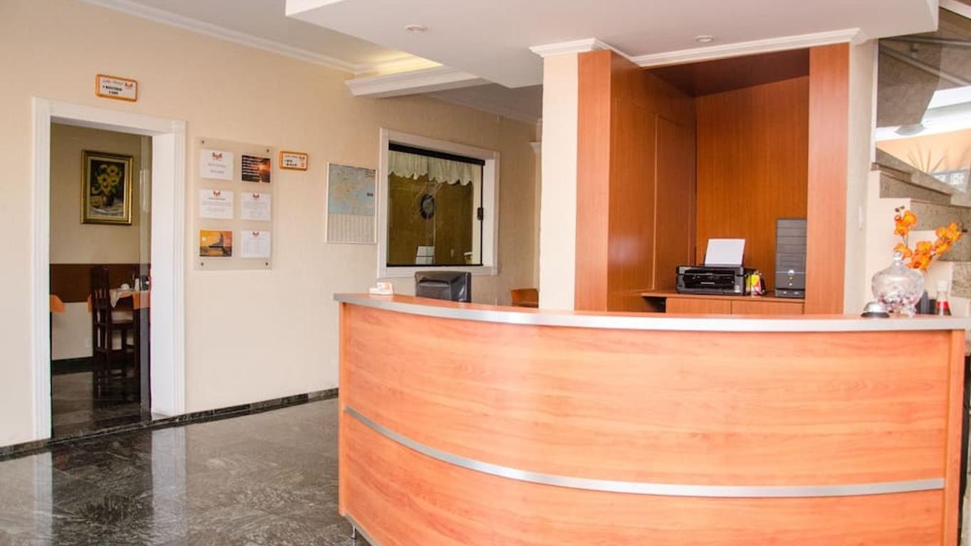 Lelis Hotel