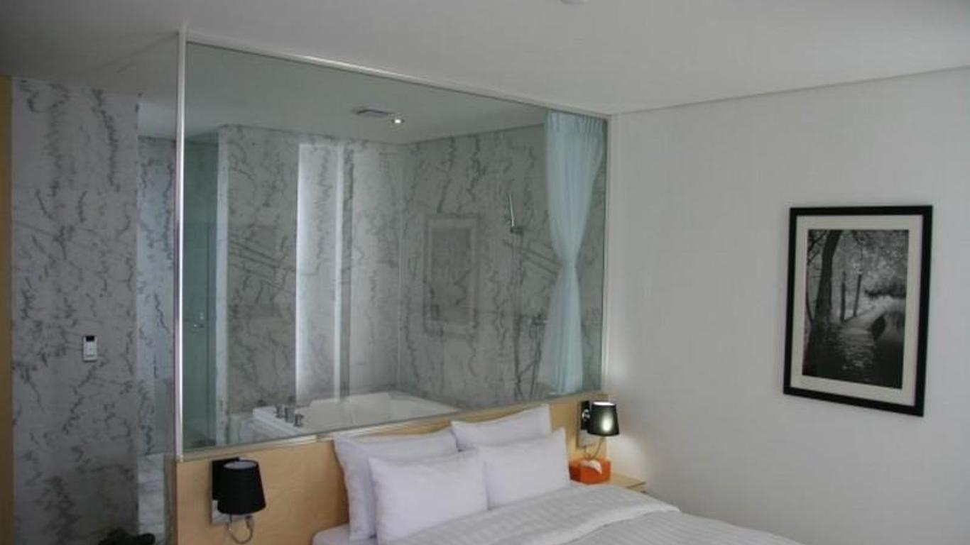 Junibin Hotel