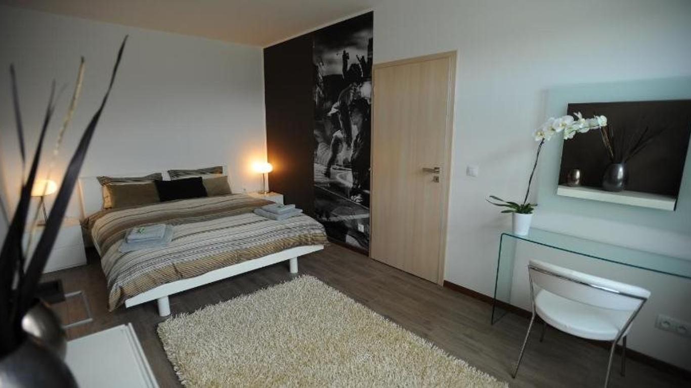 Black Bridge Hotel Apartment
