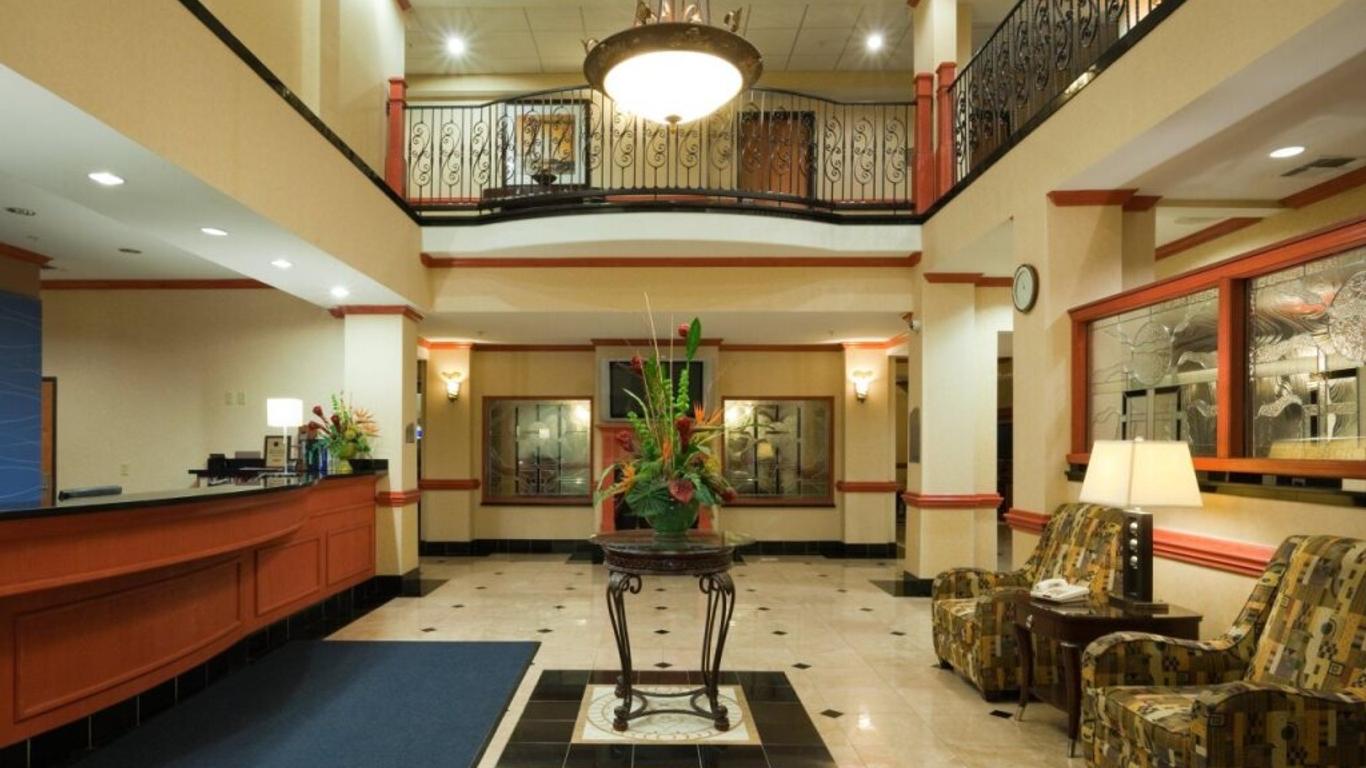 Holiday Inn Express & Suites Fairfield-North