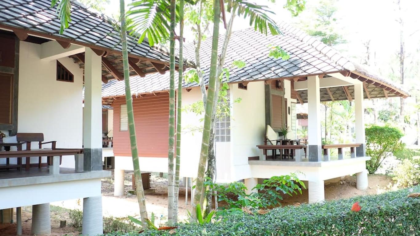 Lah Own Khaolak Resort