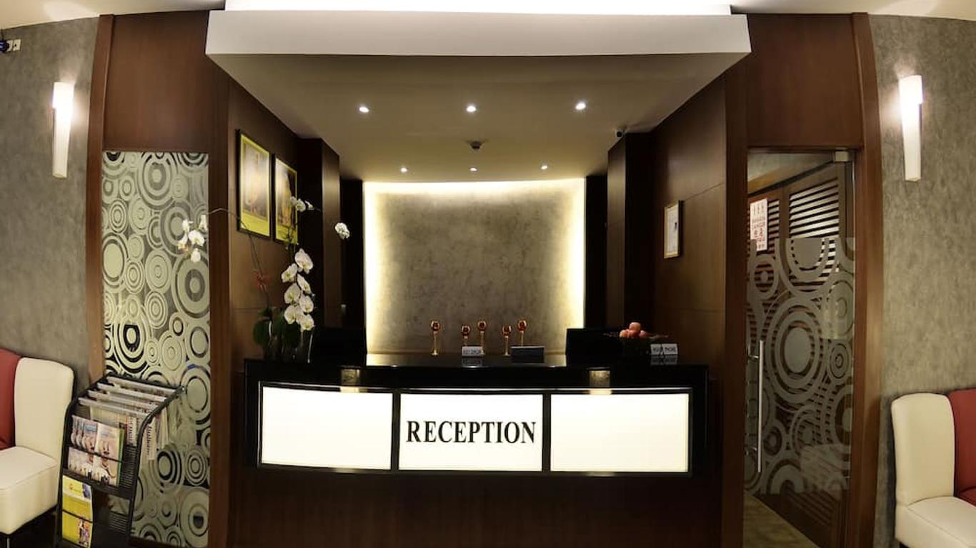Roomz Hotel