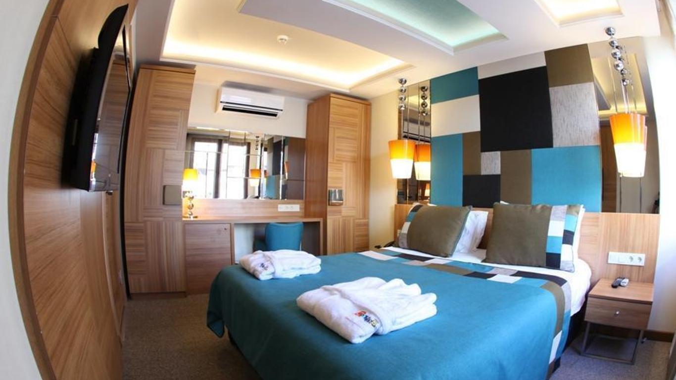 Collage Cihangir Hotel