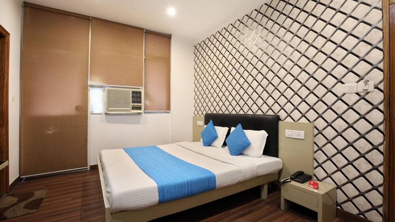 OYO 9230 Hotel Royal Brooks