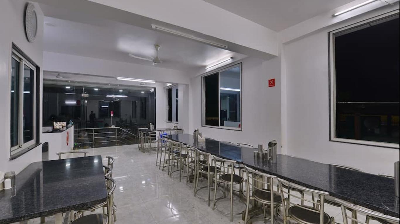 Oyo 8865 Hotel Baj Celebration