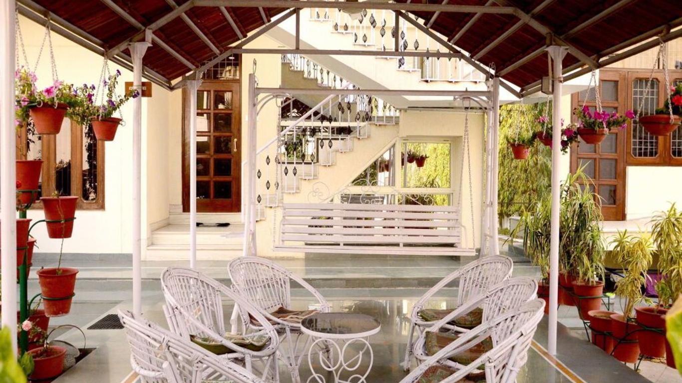 OYO 4492 Home Stay Sukh Vilas