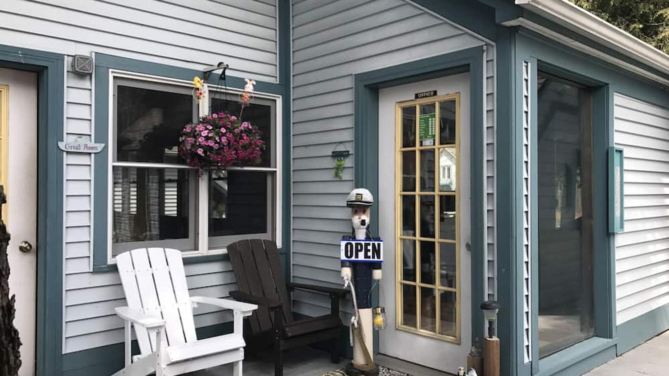 The Harbor Light Inn