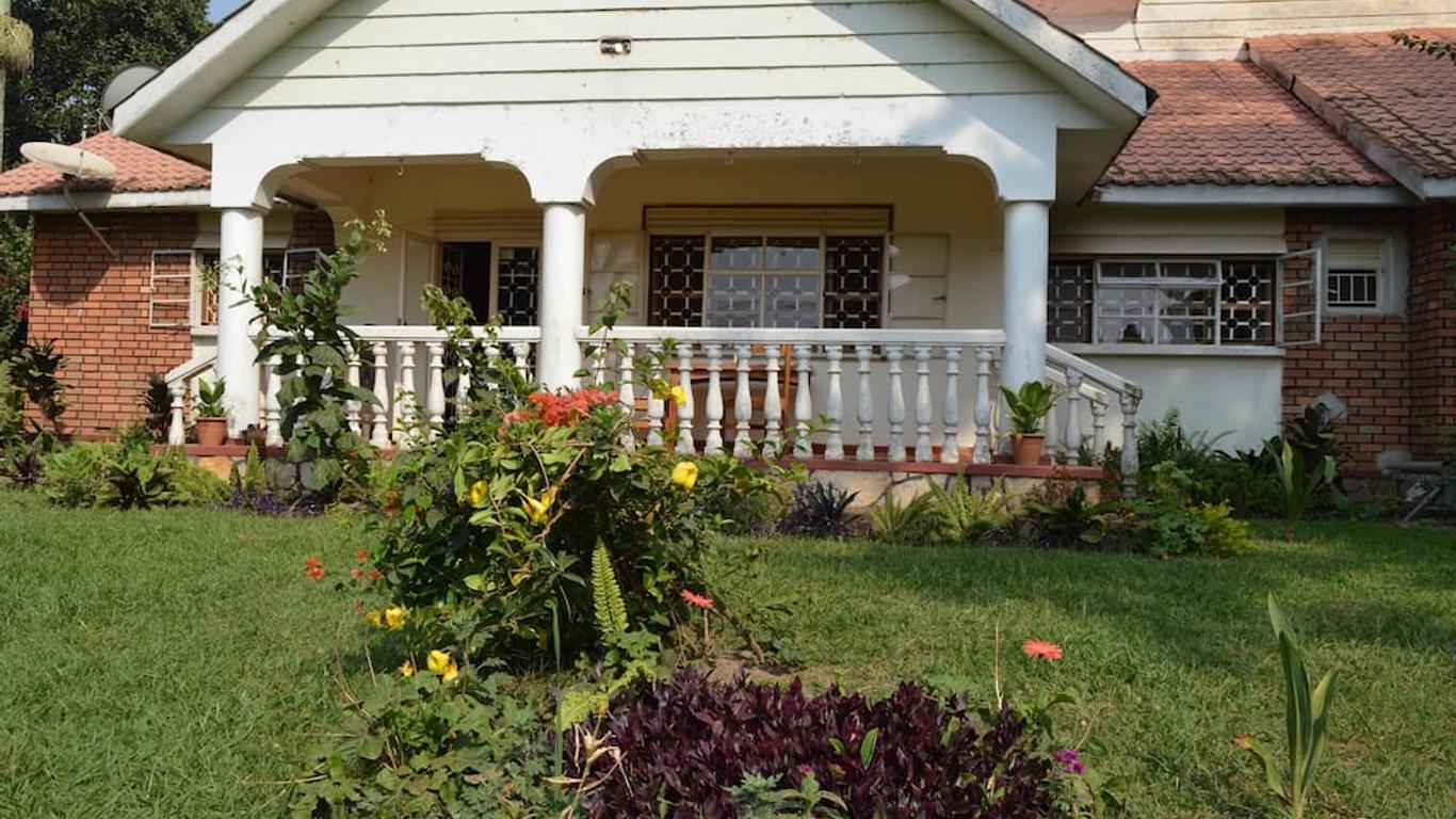 Colonial Residence
