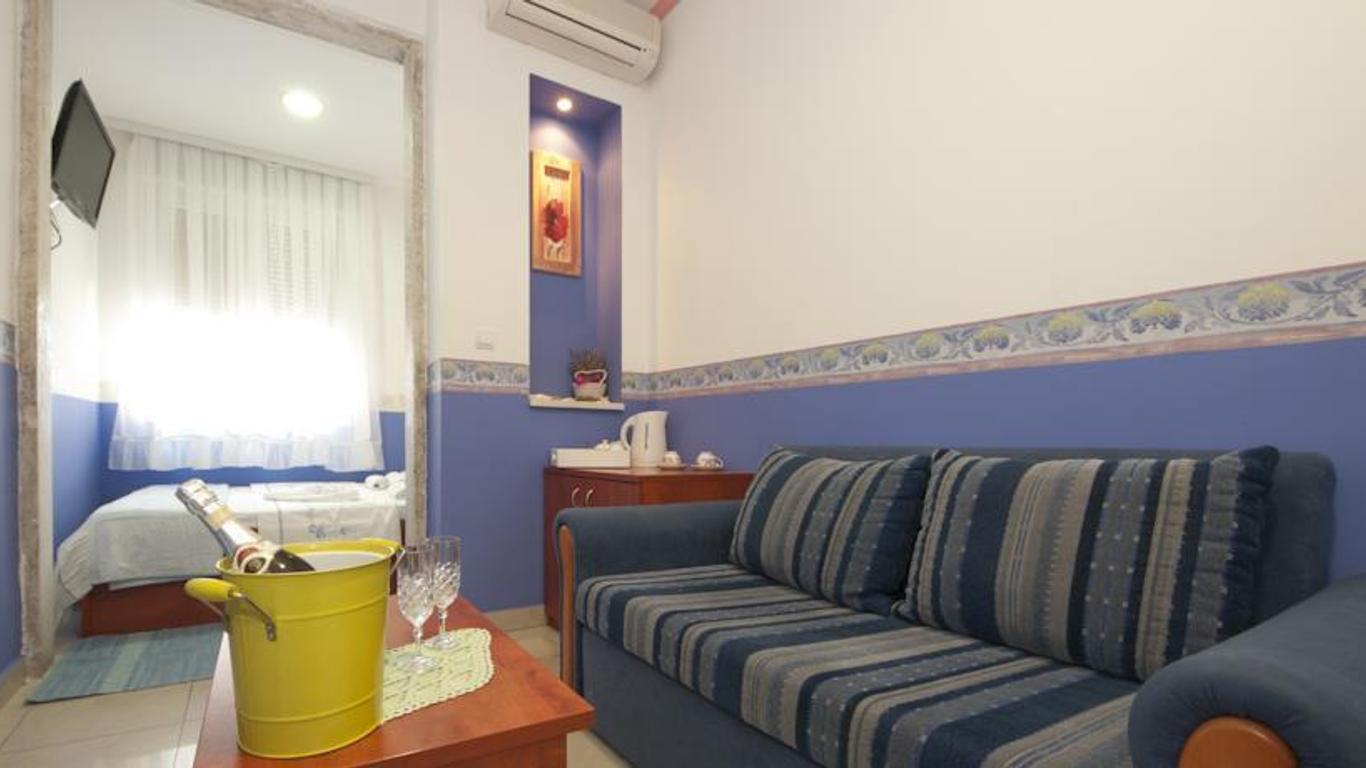 Rooms Center