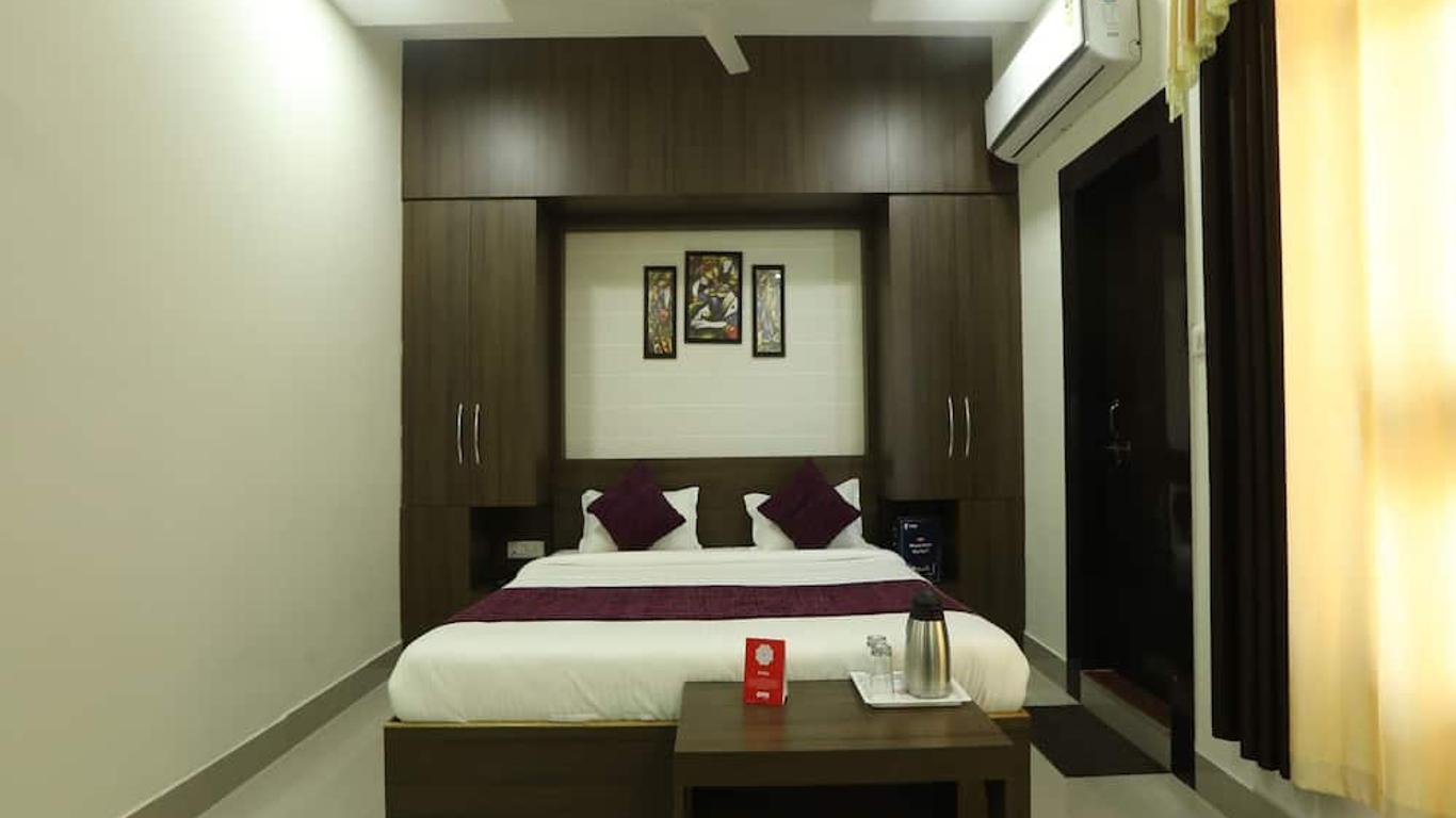 OYO 10472 Hotel Queen