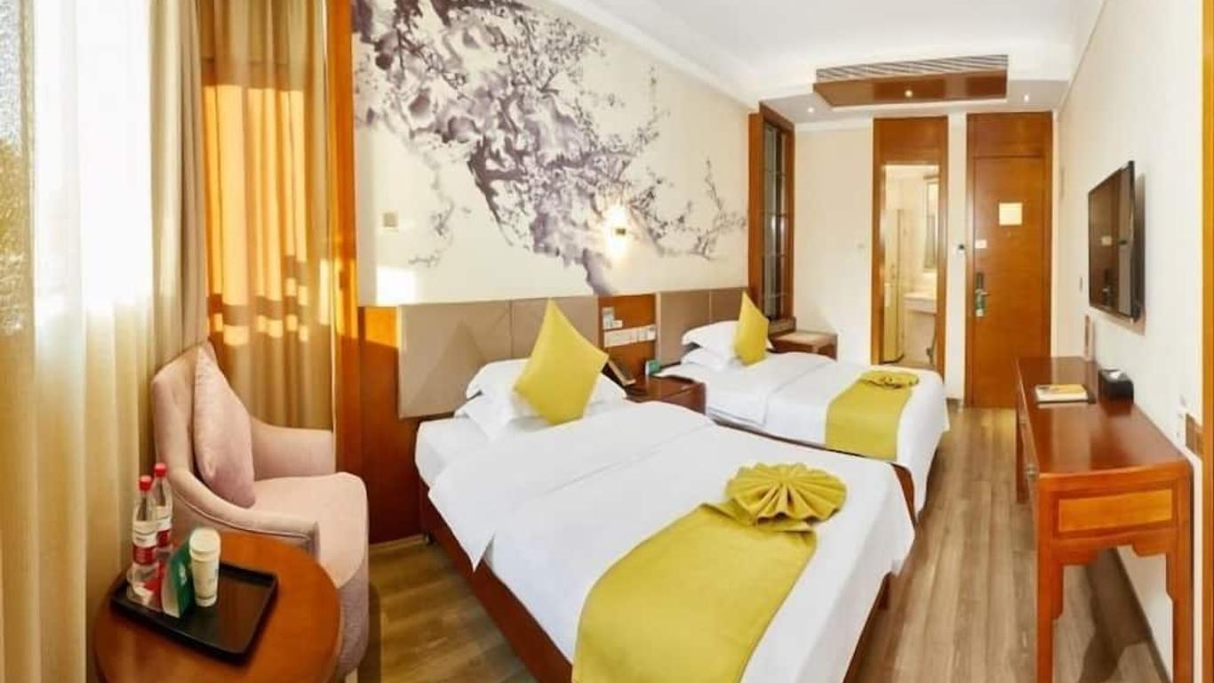 Green Tree Alliance Futian Meilin Hotel