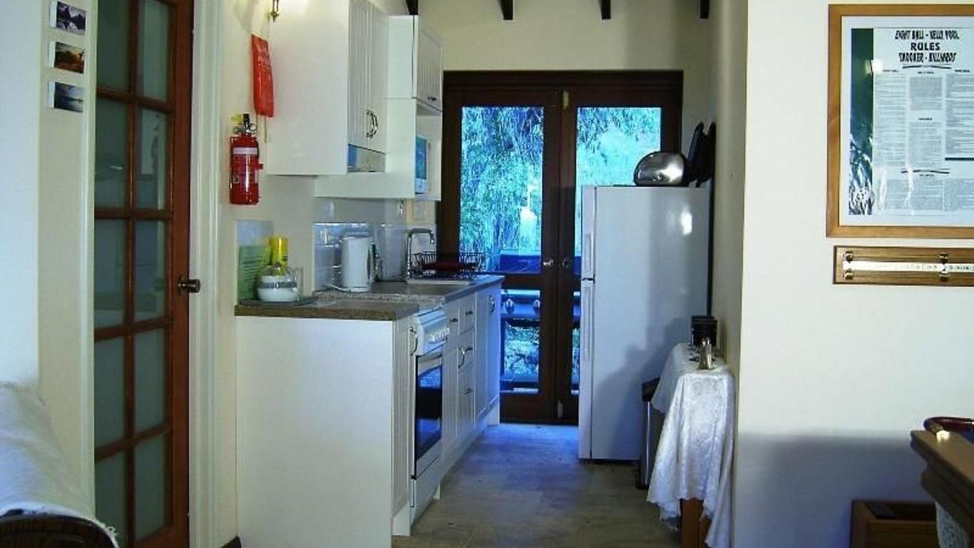 Eleebana Guest House